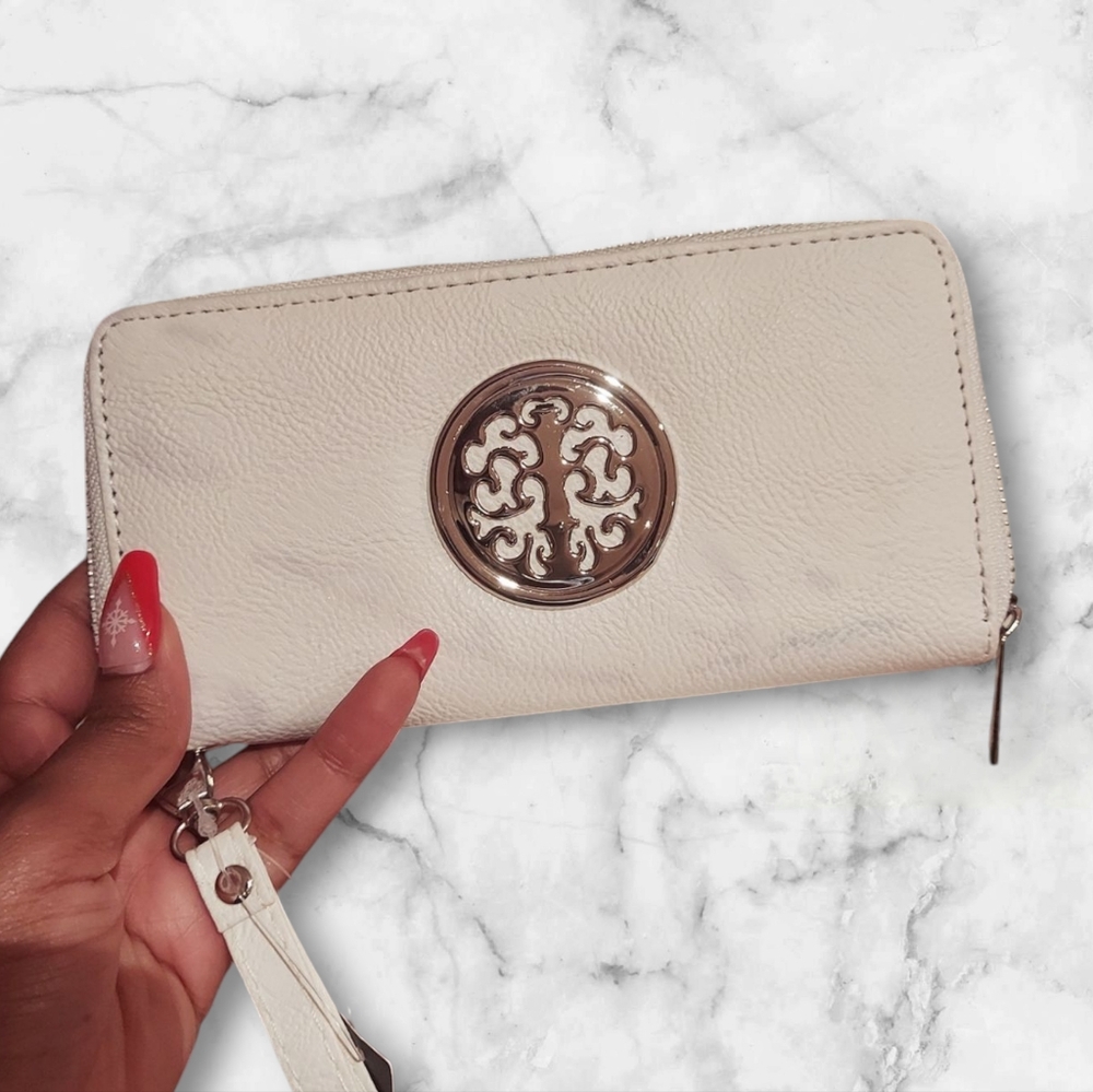 White long zippy wallet (ADD ON ITEM)